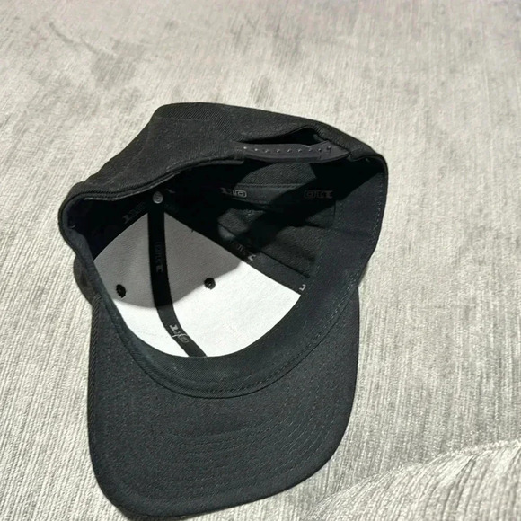 Baseball hat (like new) - Picture 3 of 4